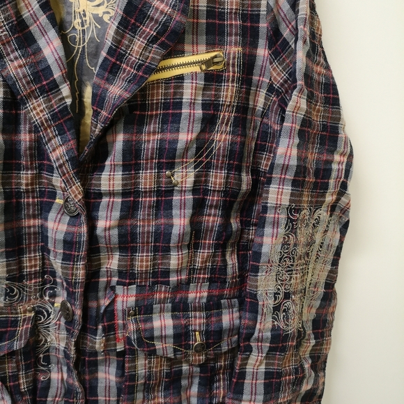 Blazer - Picture 2 of 10